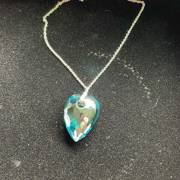 Swarovski Pendent With Necklace - Picture 2 of 7